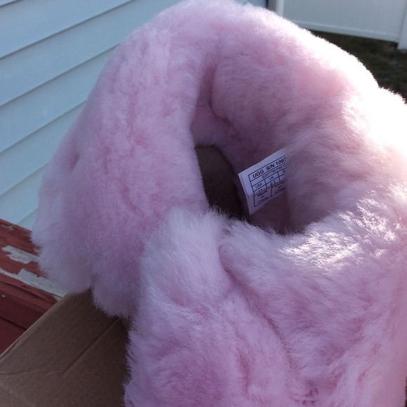 Ugg Bailey Button Puff - Picture 6 of 7